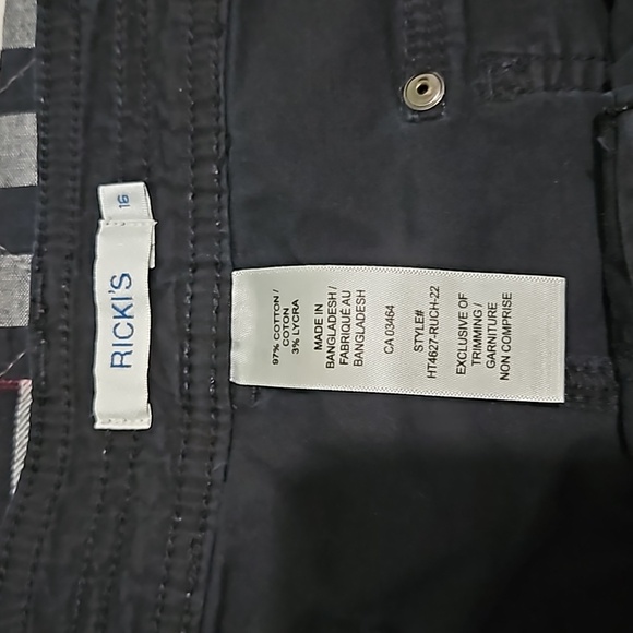 Ricki's black cargo capri shorts - Picture 5 of 5